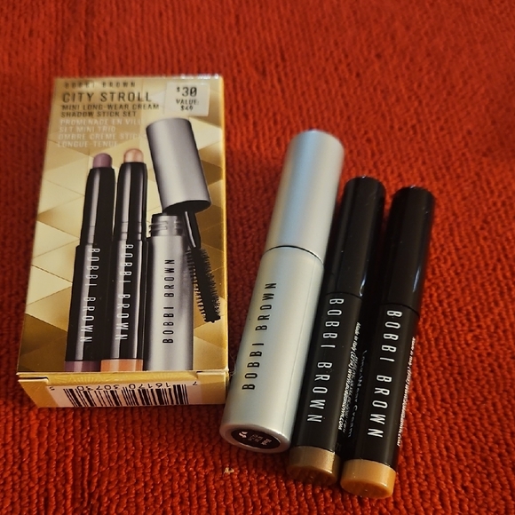 Bobbi Brown City Stroll Mascara & Cream Shadow Stick Set & Heart Pouch. - Picture 2 of 9